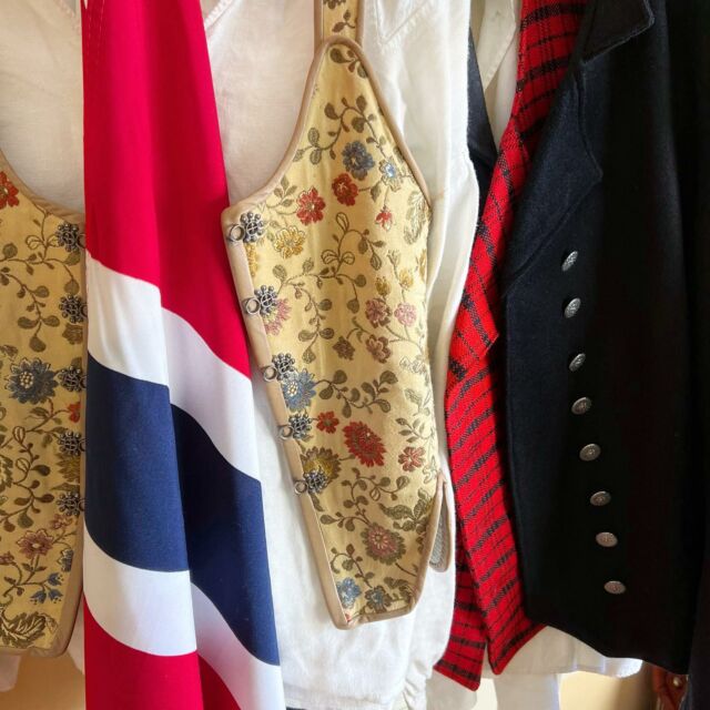 Vi ønsker alle våre kunder og ansatte en skinnende ren 17. mai🇳🇴🎉 #bramiljø #renhold #17mai